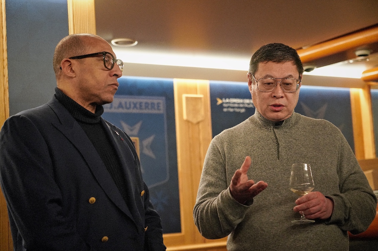 法國足協(xié)主席迪亞洛做客歐塞爾，并與董事會主席周云杰會晤