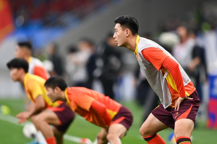 足球報：張玉寧、蔣圣龍均有不同程度傷病，伊萬未讓在熱身賽出場
